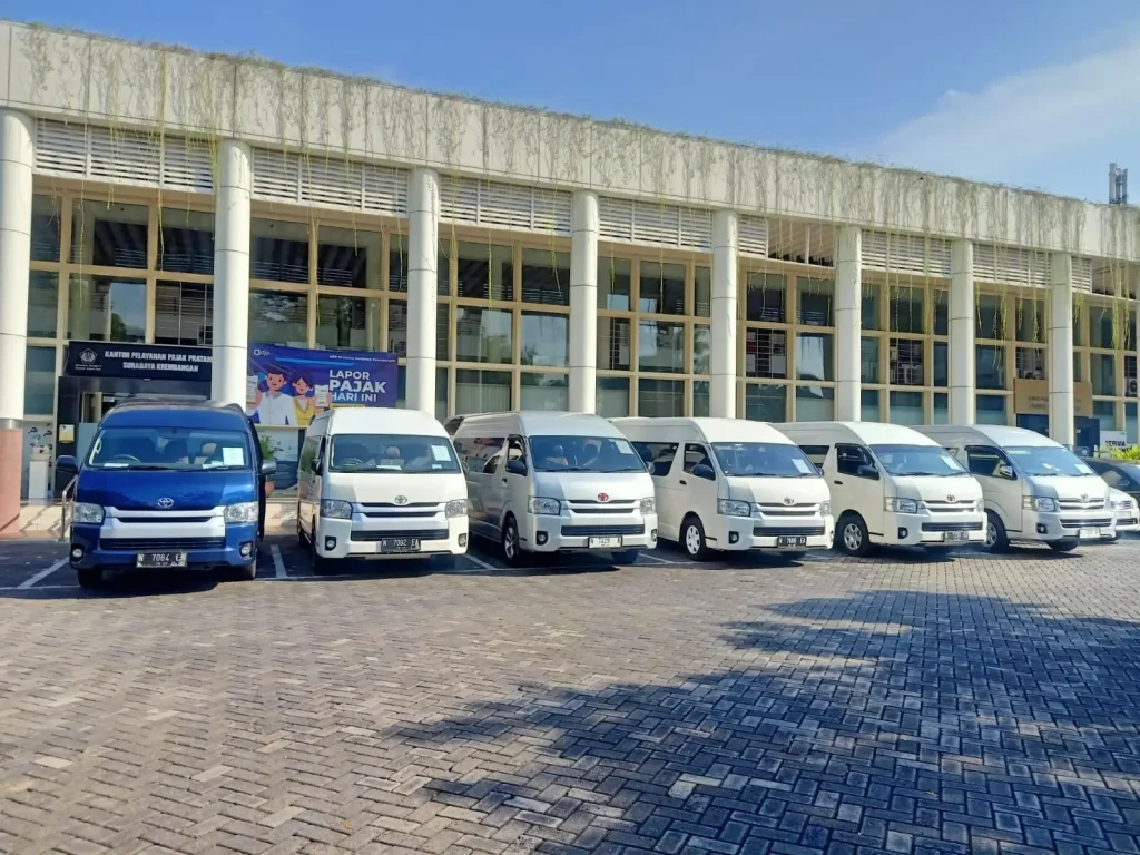 Sewa mobil hiace malang perjalanan study banding perusahaan